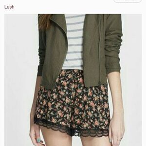 Lush Floral black shorts XS